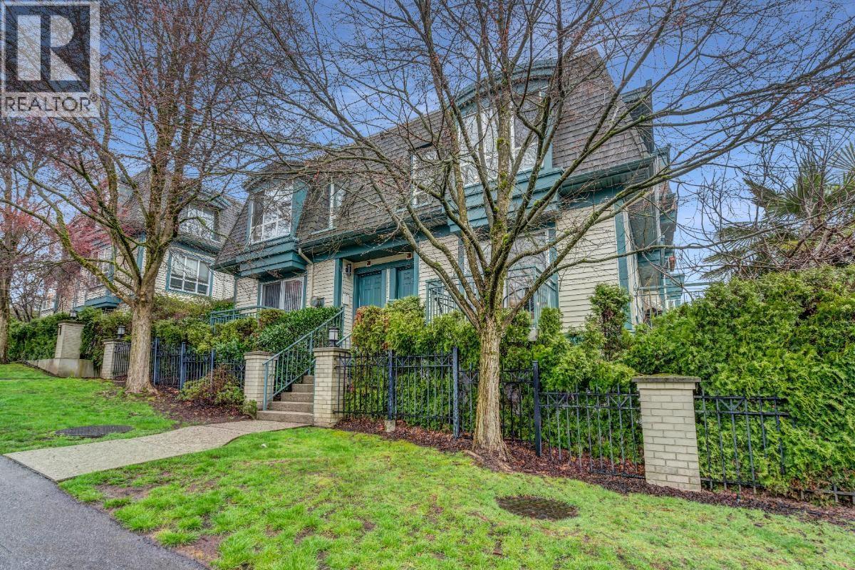 Photo 16 of 2 288 St Davids Avenue, North Vancouver BC