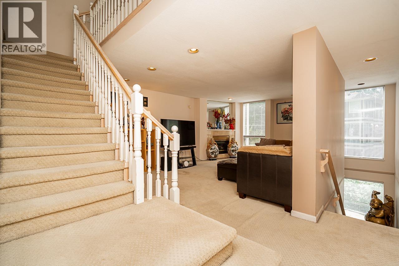 Photo 5 of 12 3228 Raleigh Street, Port Coquitlam BC