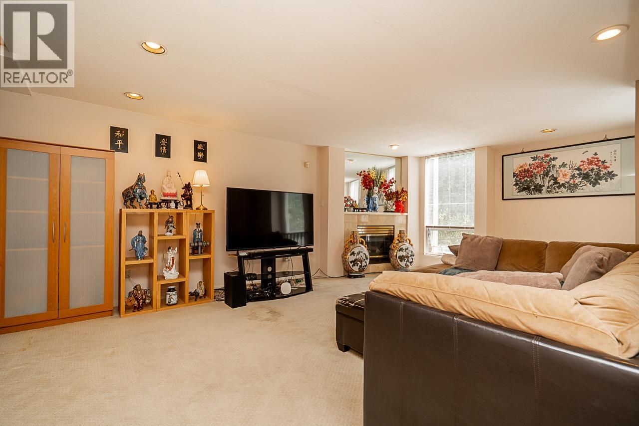 Photo 6 of 12 3228 Raleigh Street, Port Coquitlam BC