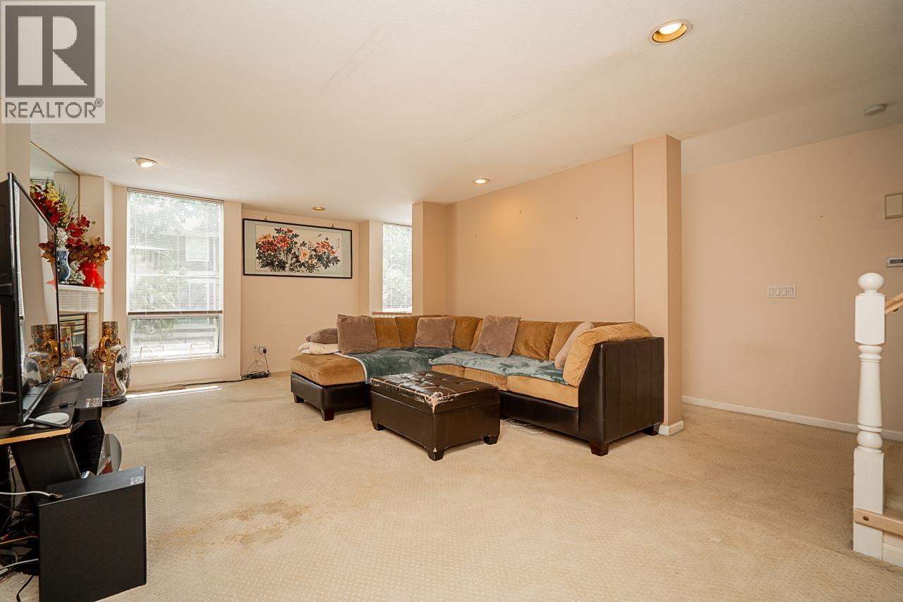 Photo 8 of 12 3228 Raleigh Street, Port Coquitlam BC