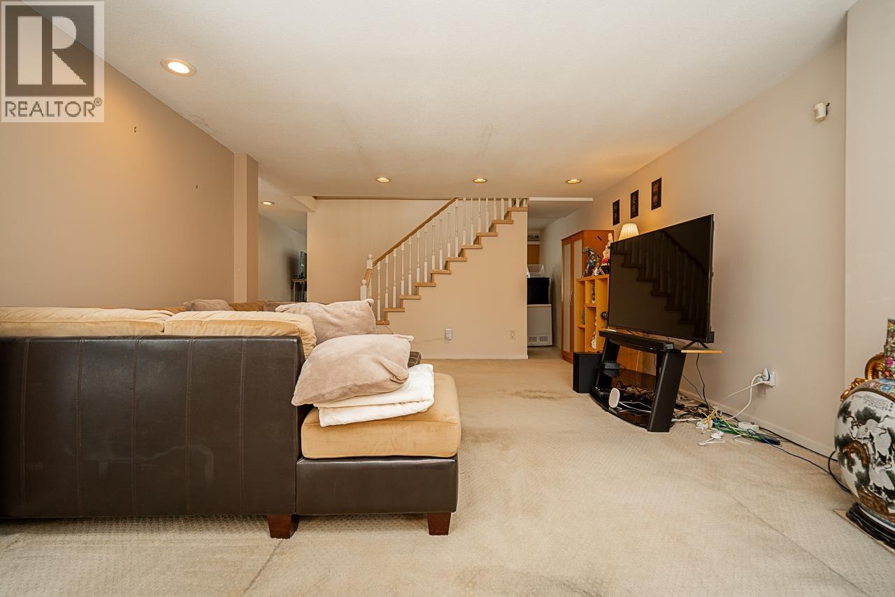 Photo 9 of 12 3228 Raleigh Street, Port Coquitlam BC