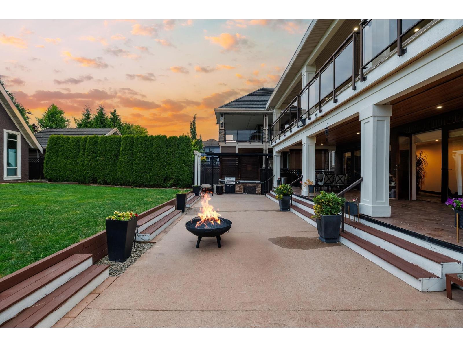 Photo 2 of 16450 87 A Avenue, Surrey BC