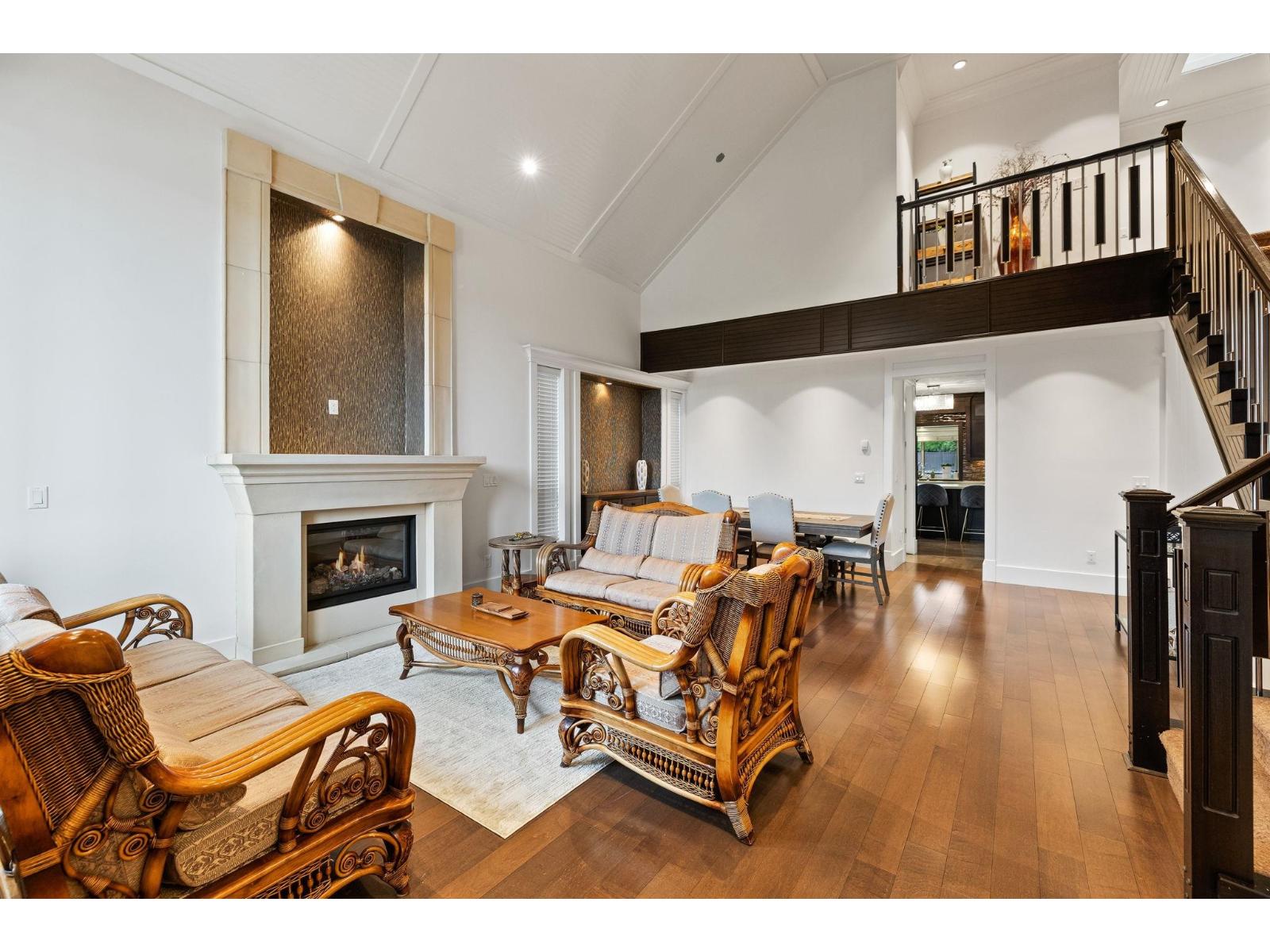 Photo 11 of 16450 87 A Avenue, Surrey BC