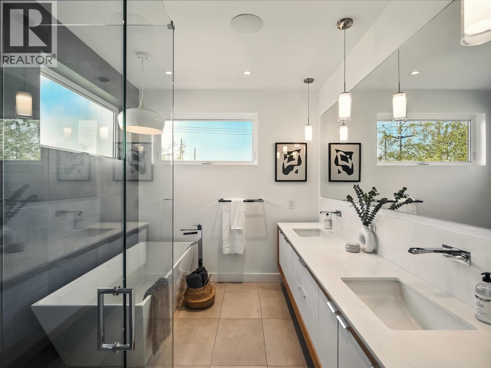 Photo 32 of 452 E 4th Street, North Vancouver BC