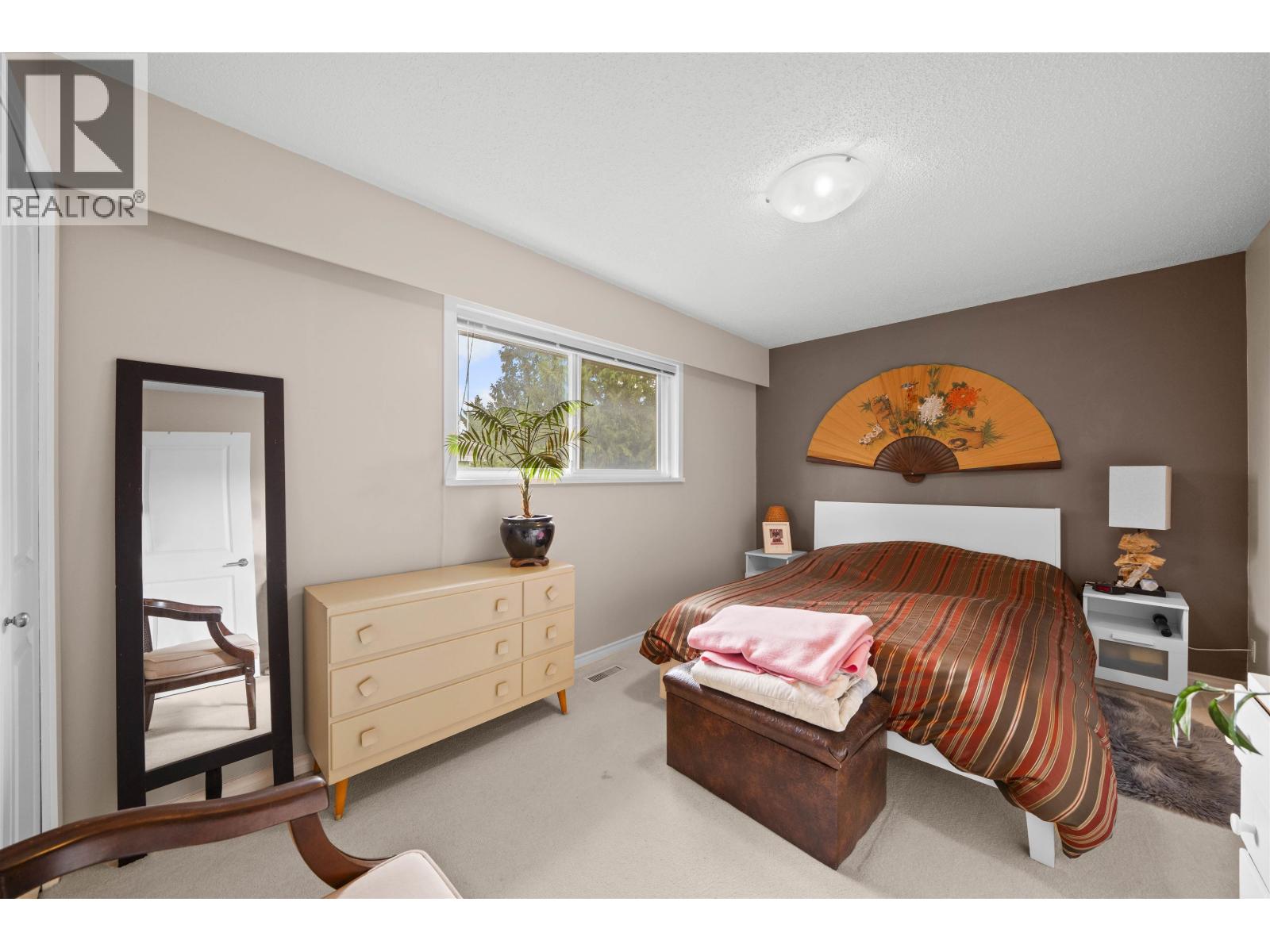 Photo 5 of 9560 Parksville Drive, Richmond BC