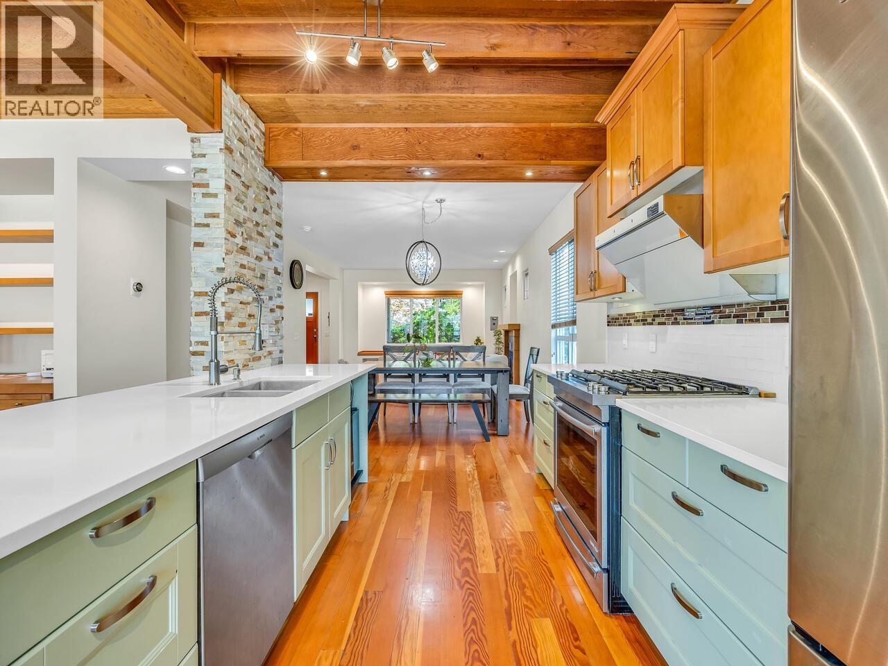 Photo 10 of 241 Furness Street, New Westminster BC