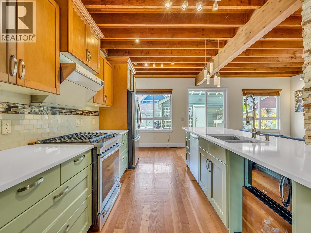 Photo 11 of 241 Furness Street, New Westminster BC
