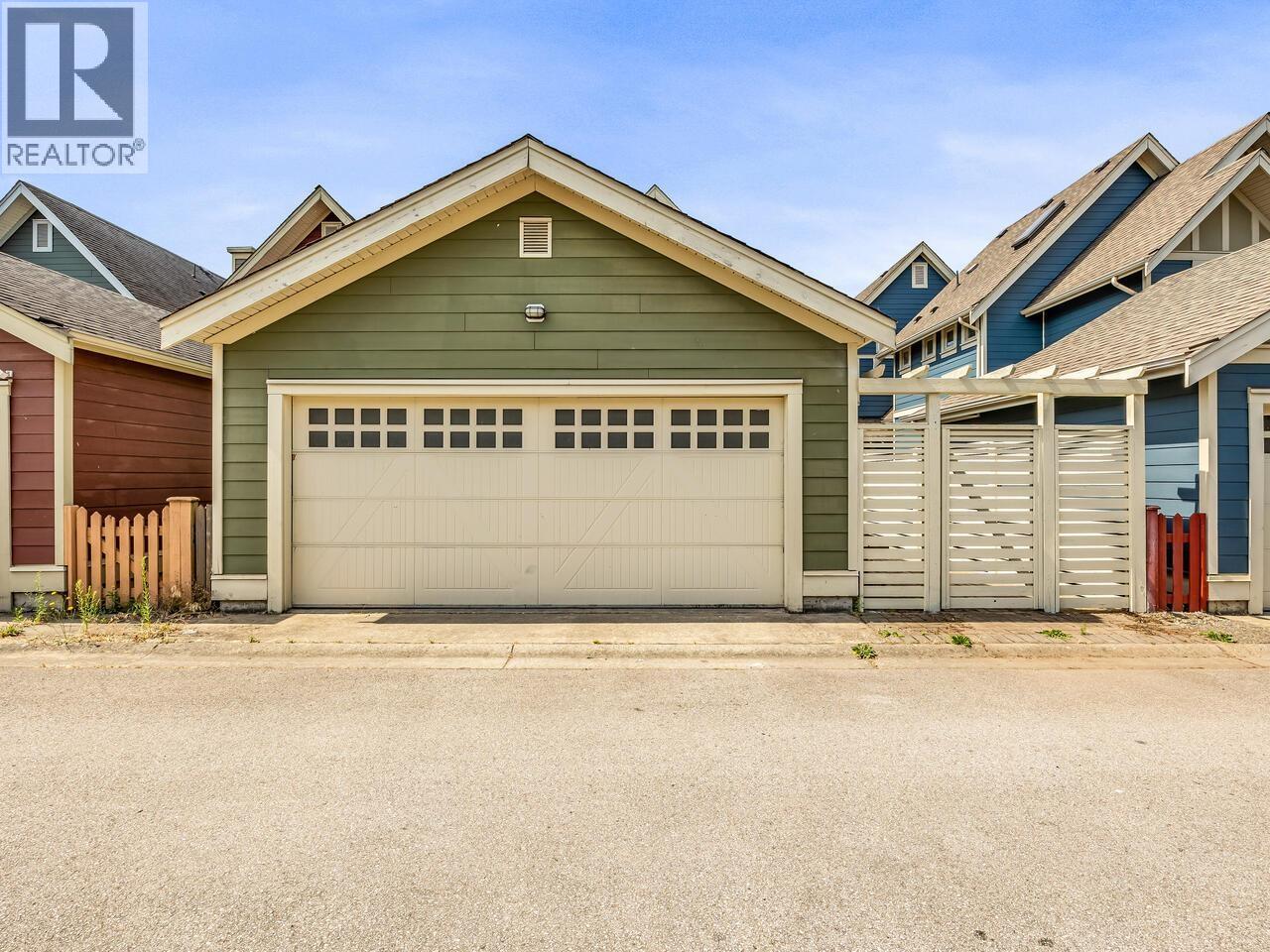 Photo 27 of 241 Furness Street, New Westminster BC