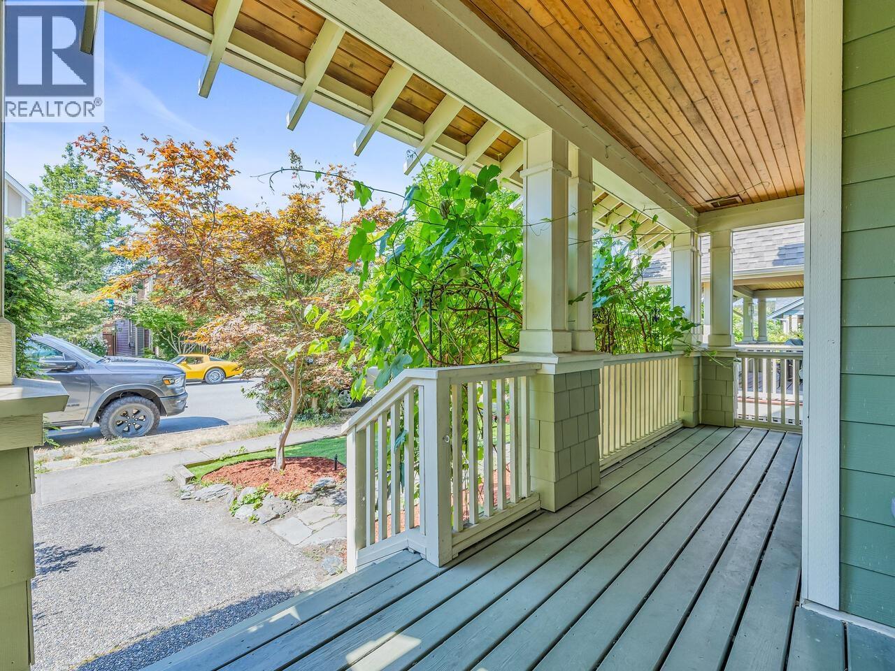 Photo 3 of 241 Furness Street, New Westminster BC