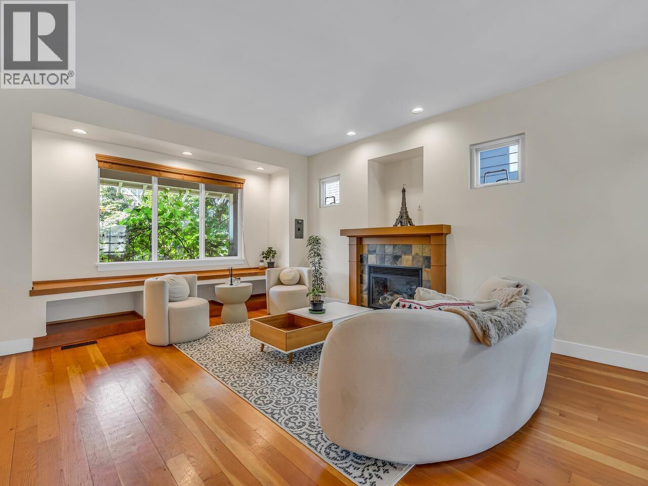 Photo 5 of 241 Furness Street, New Westminster BC