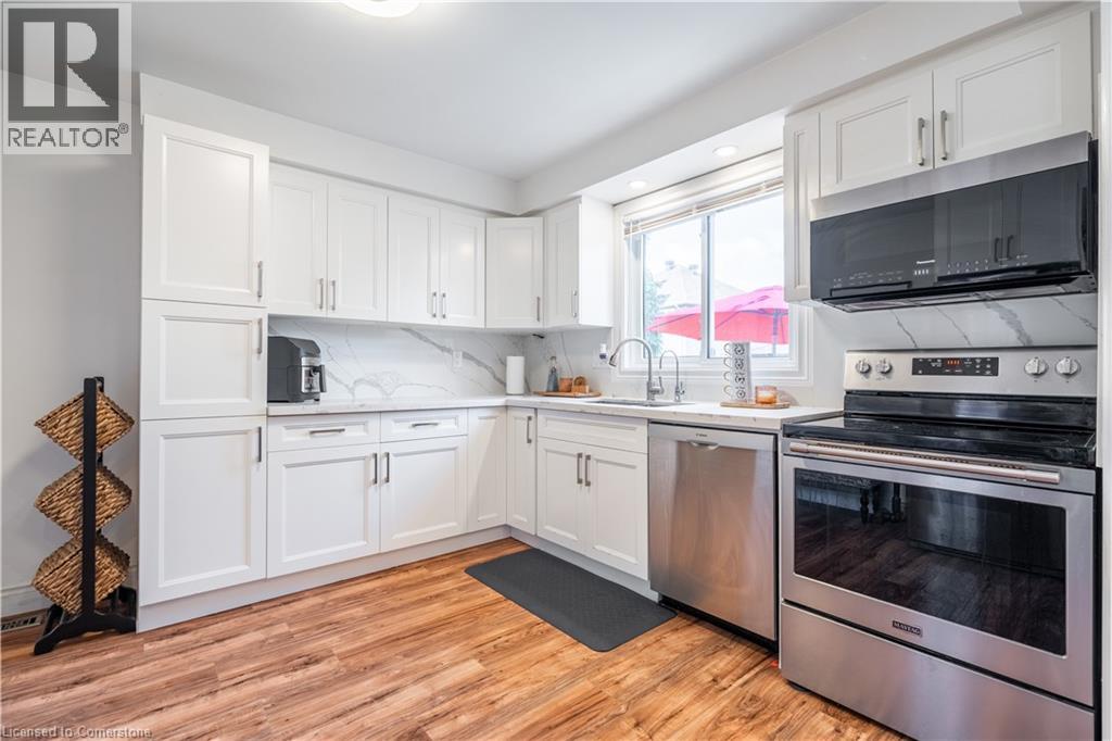 Photo 12 of 522 Roseheath Drive, Milton ON