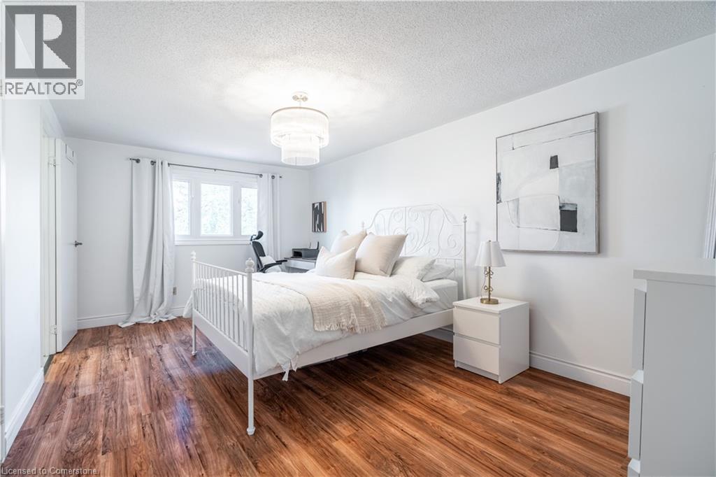 Photo 8 of 522 Roseheath Drive, Milton ON