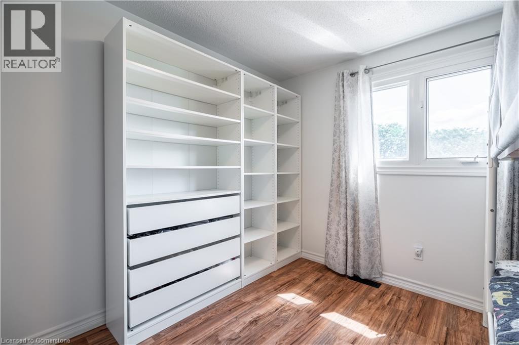 Photo 24 of 522 Roseheath Drive, Milton ON