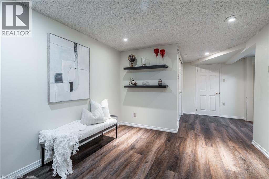 Photo 18 of 522 Roseheath Drive, Milton ON