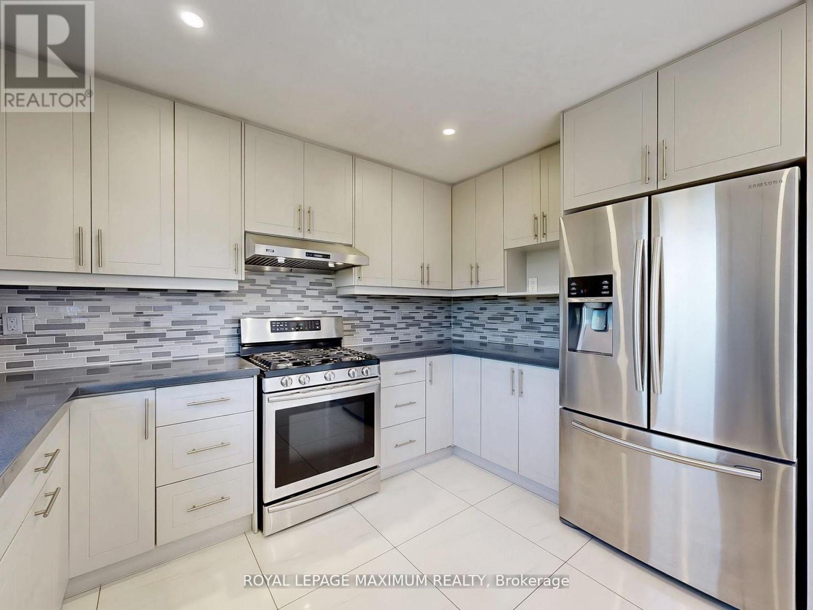 Photo 37 of 22 A Waltham Crescent, Richmond Hill ON