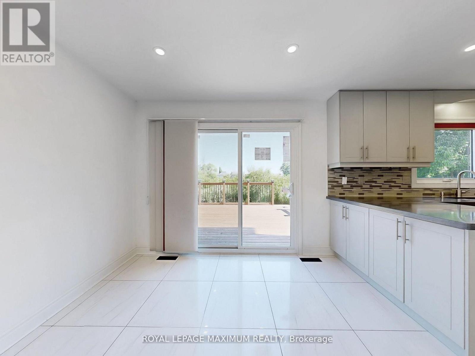 Photo 27 of 22 A Waltham Crescent, Richmond Hill ON