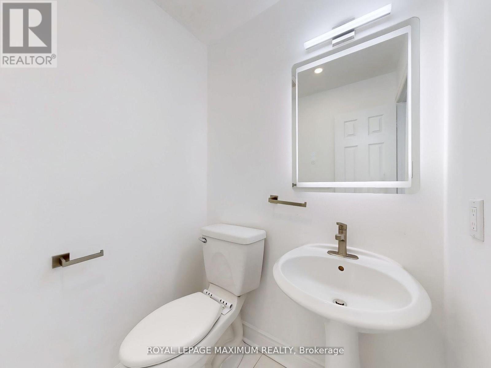 Photo 38 of 22 A Waltham Crescent, Richmond Hill ON