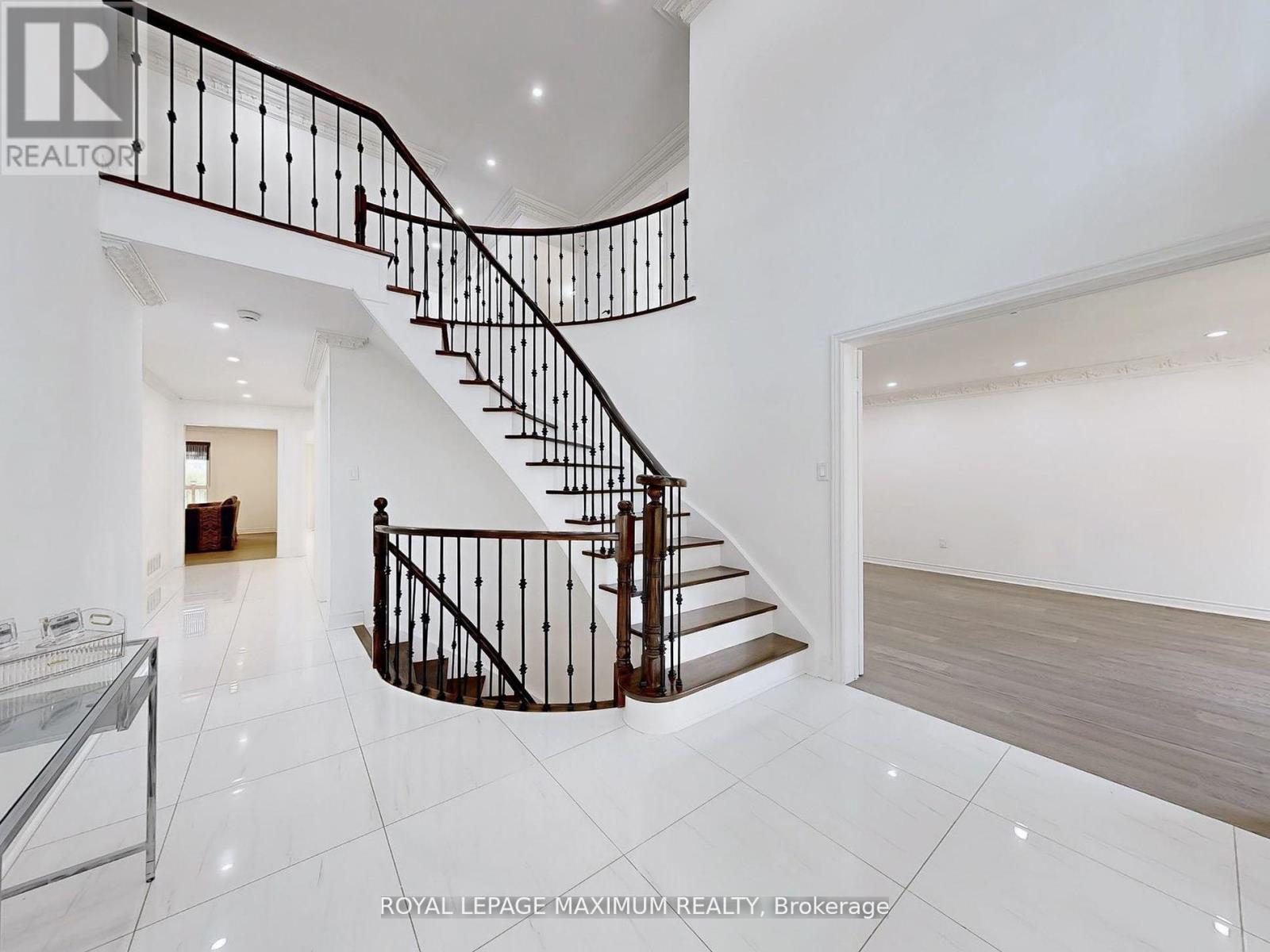Photo 35 of 22 A Waltham Crescent, Richmond Hill ON