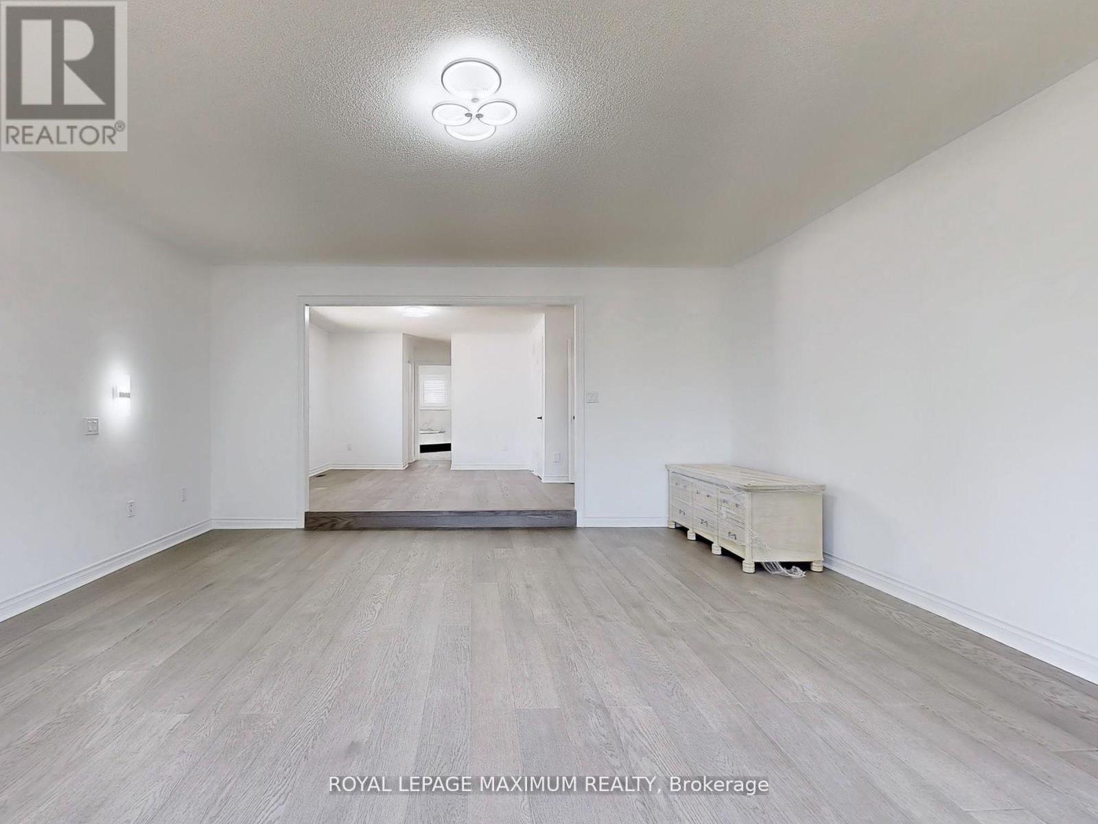 Photo 4 of 22 A Waltham Crescent, Richmond Hill ON