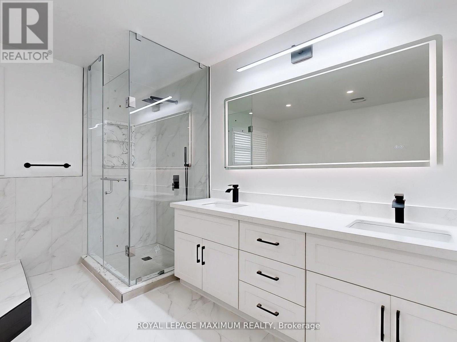 Photo 16 of 22 A Waltham Crescent, Richmond Hill ON