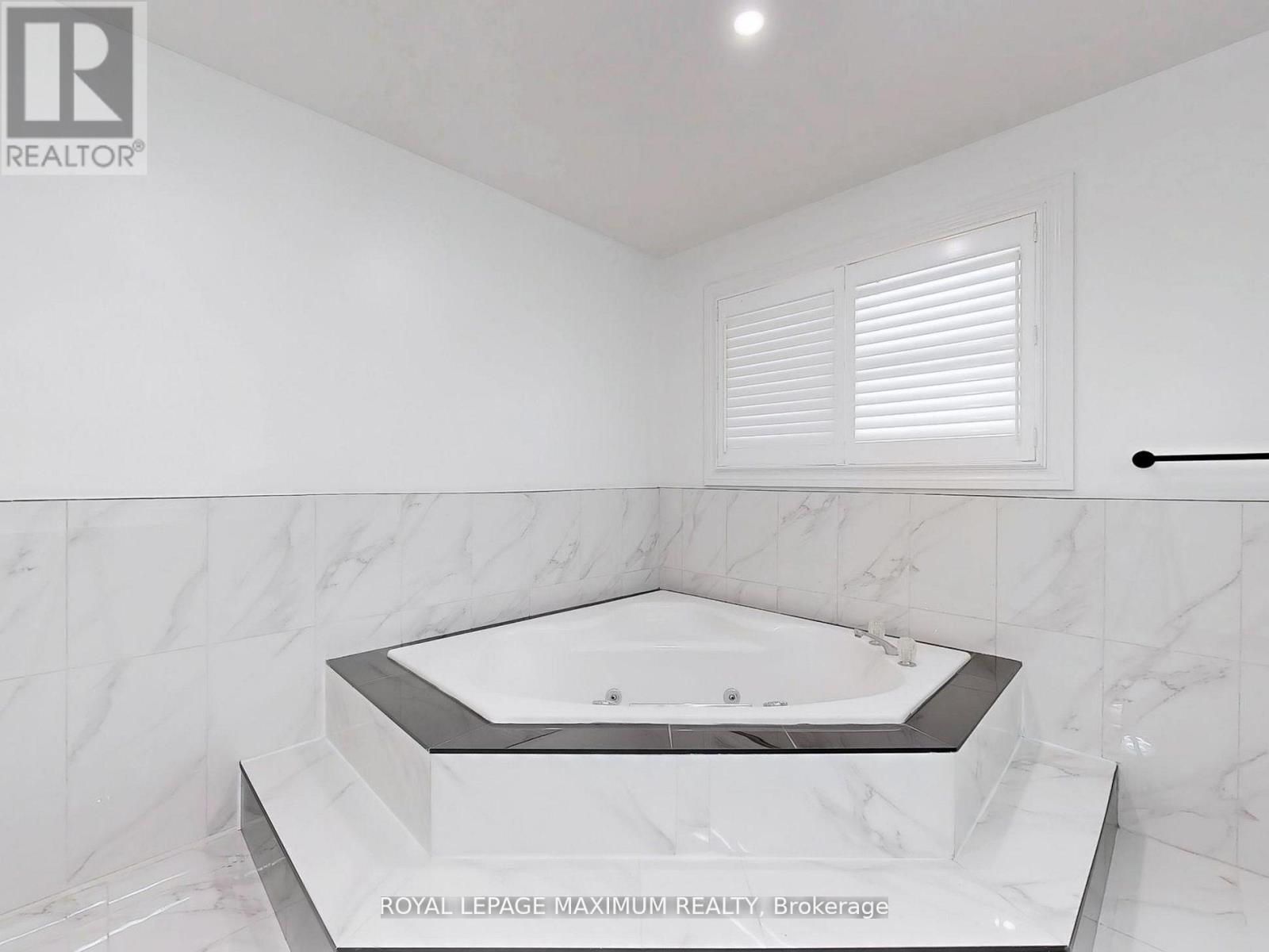 Photo 48 of 22 A Waltham Crescent, Richmond Hill ON
