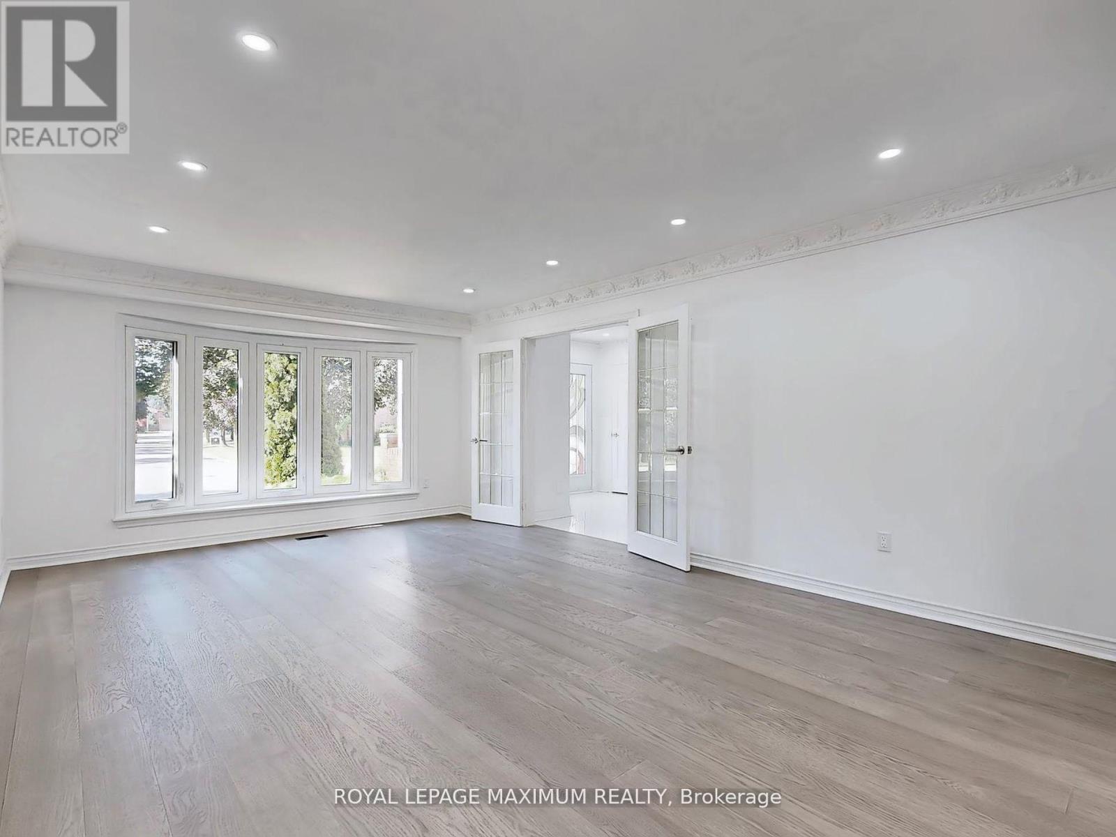 Photo 14 of 22 A Waltham Crescent, Richmond Hill ON