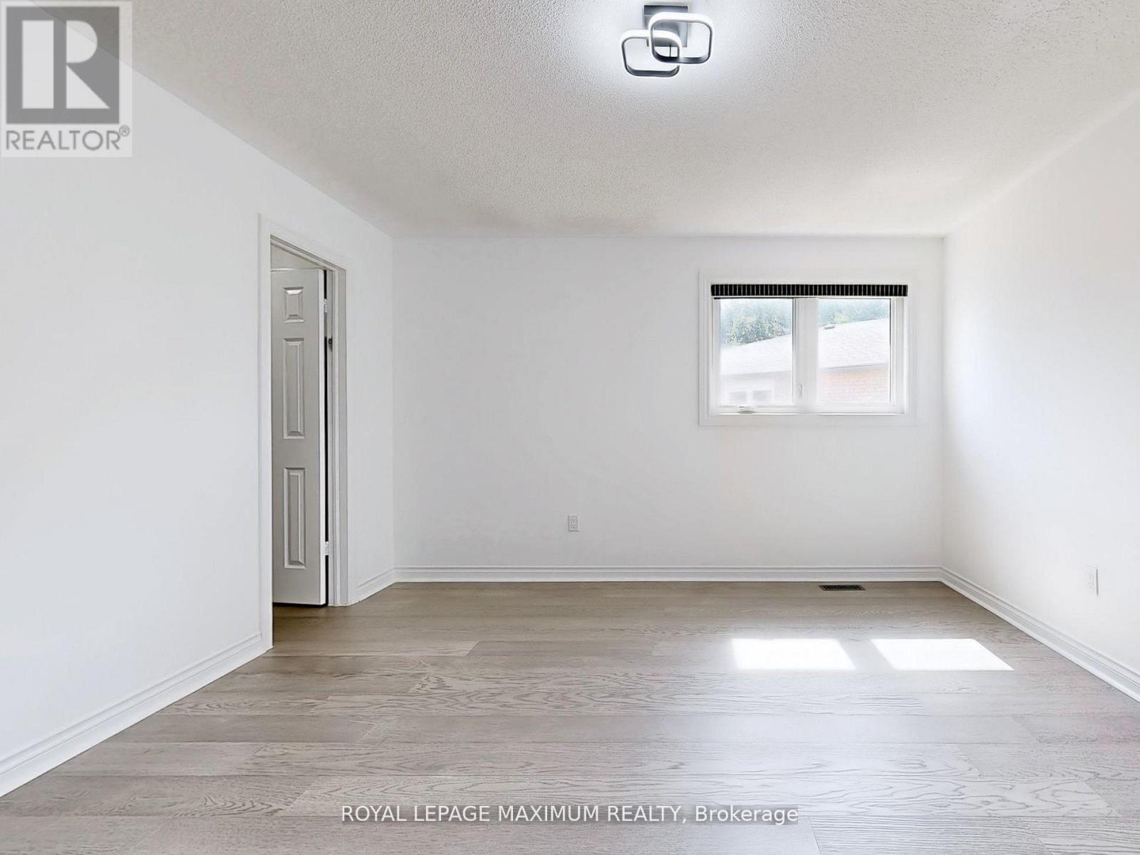 Photo 13 of 22 A Waltham Crescent, Richmond Hill ON
