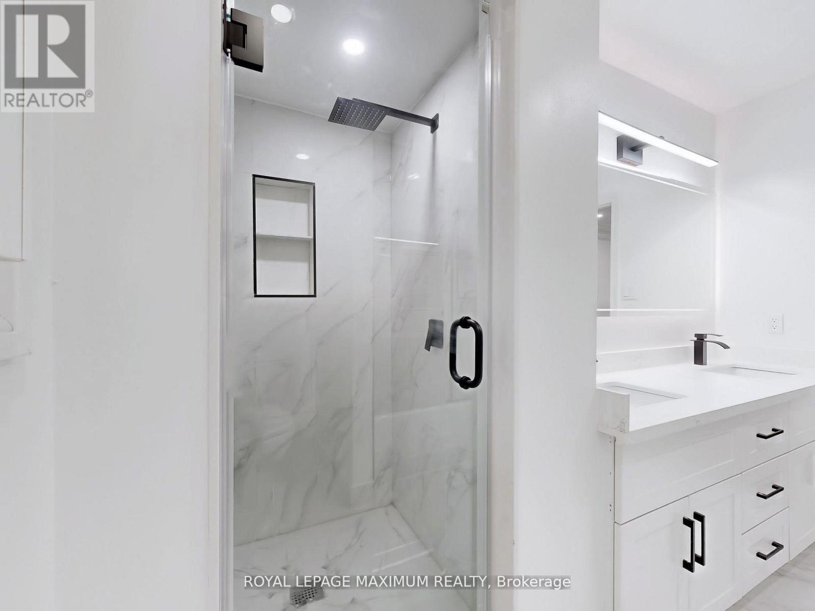 Photo 6 of 22 A Waltham Crescent, Richmond Hill ON
