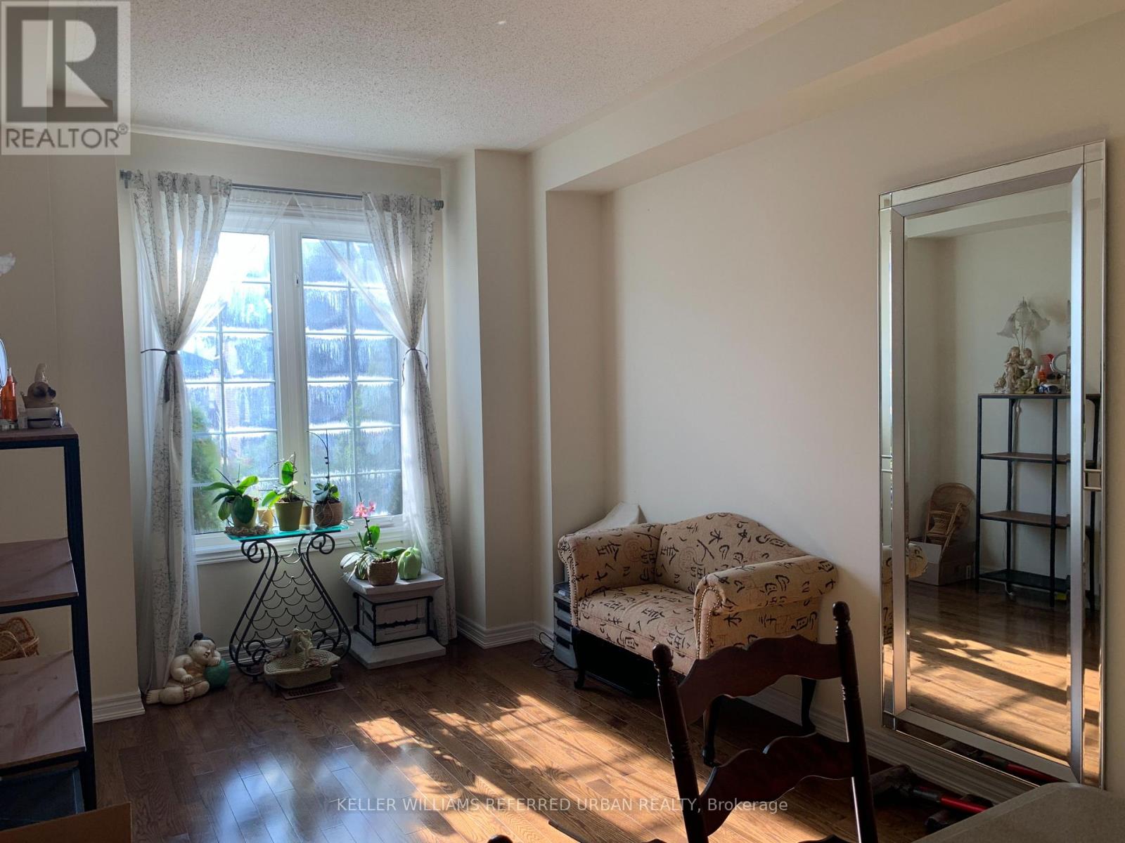 Photo 4 of 22 Pisanelli Avenue, Markham ON