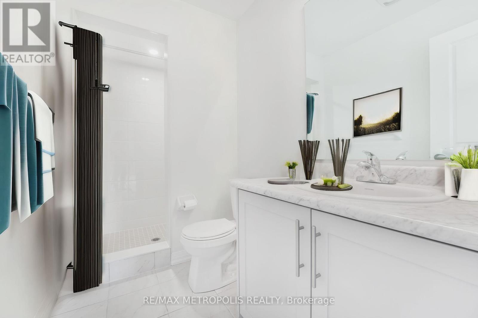 Photo 5 of 1372 Harrington Street, Innisfil ON