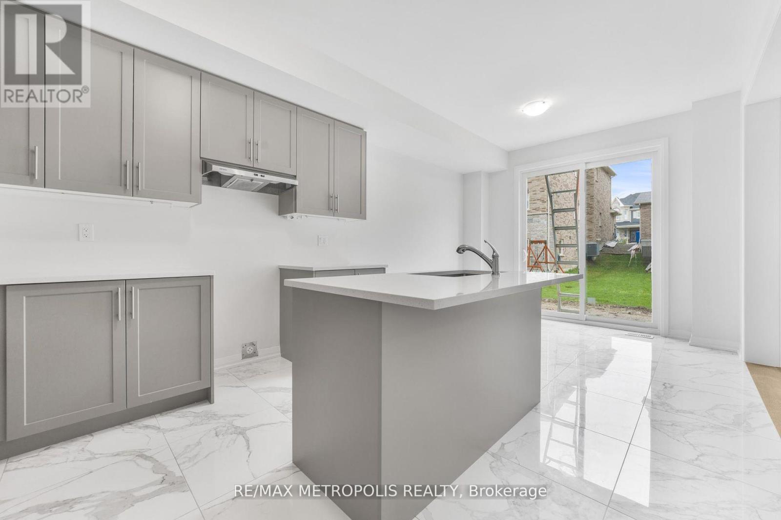 Photo 27 of 1372 Harrington Street, Innisfil ON