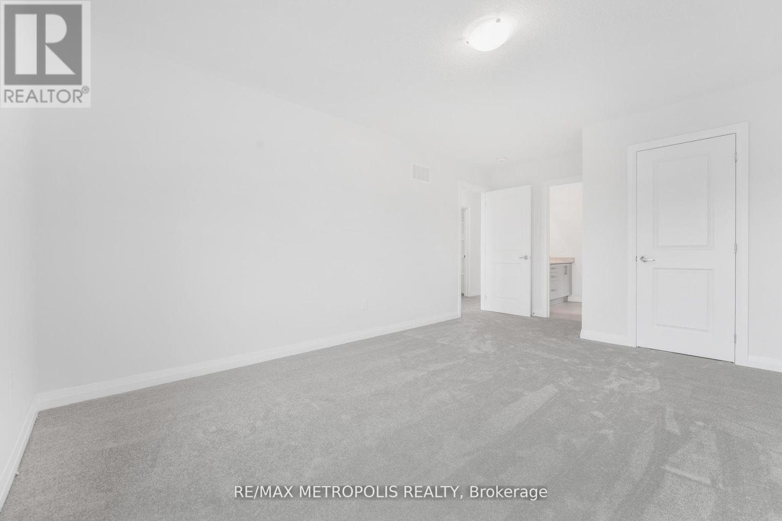 Photo 8 of 1372 Harrington Street, Innisfil ON