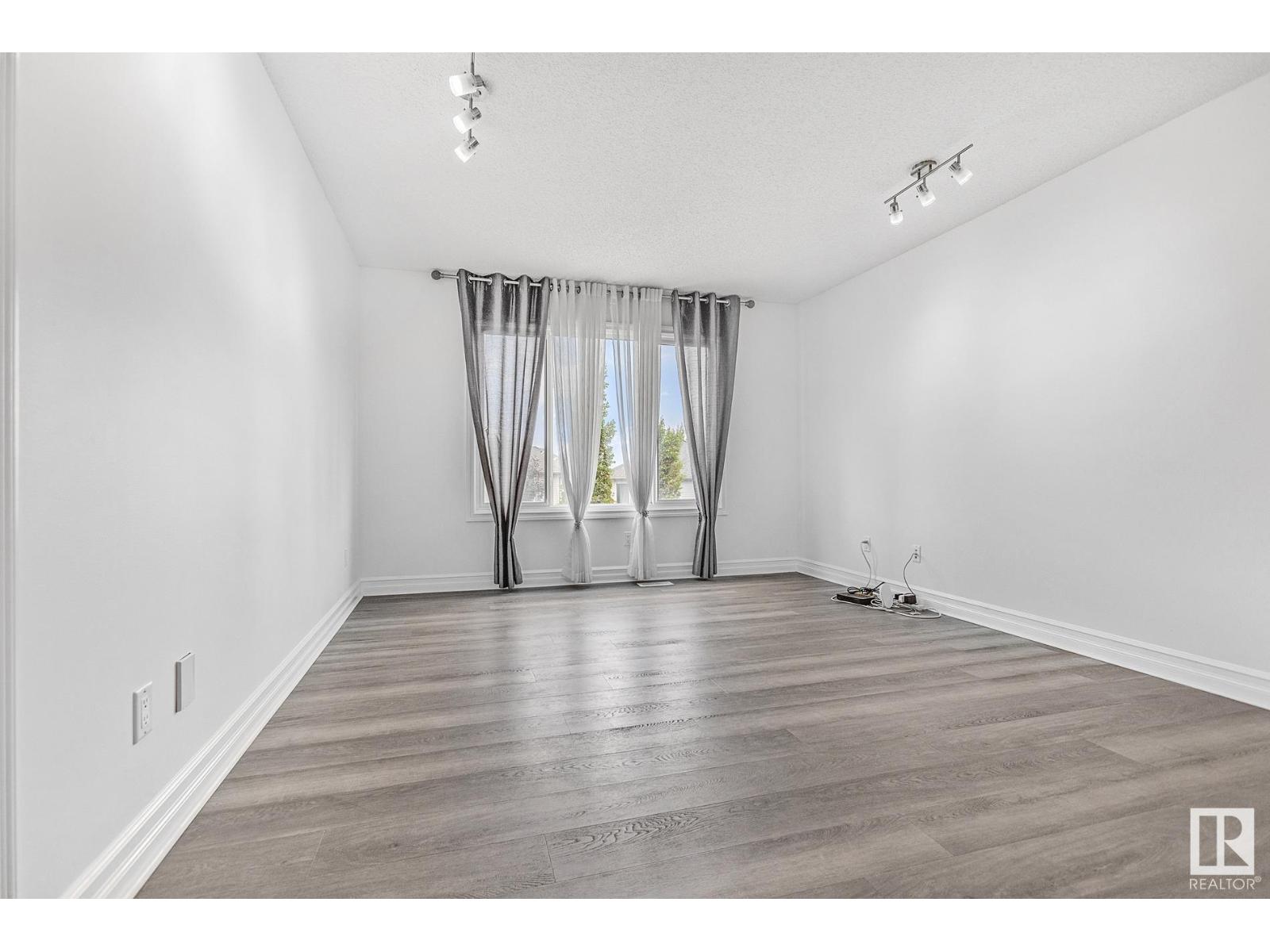 Photo 17 of 16415 138 St Nw, Edmonton AB