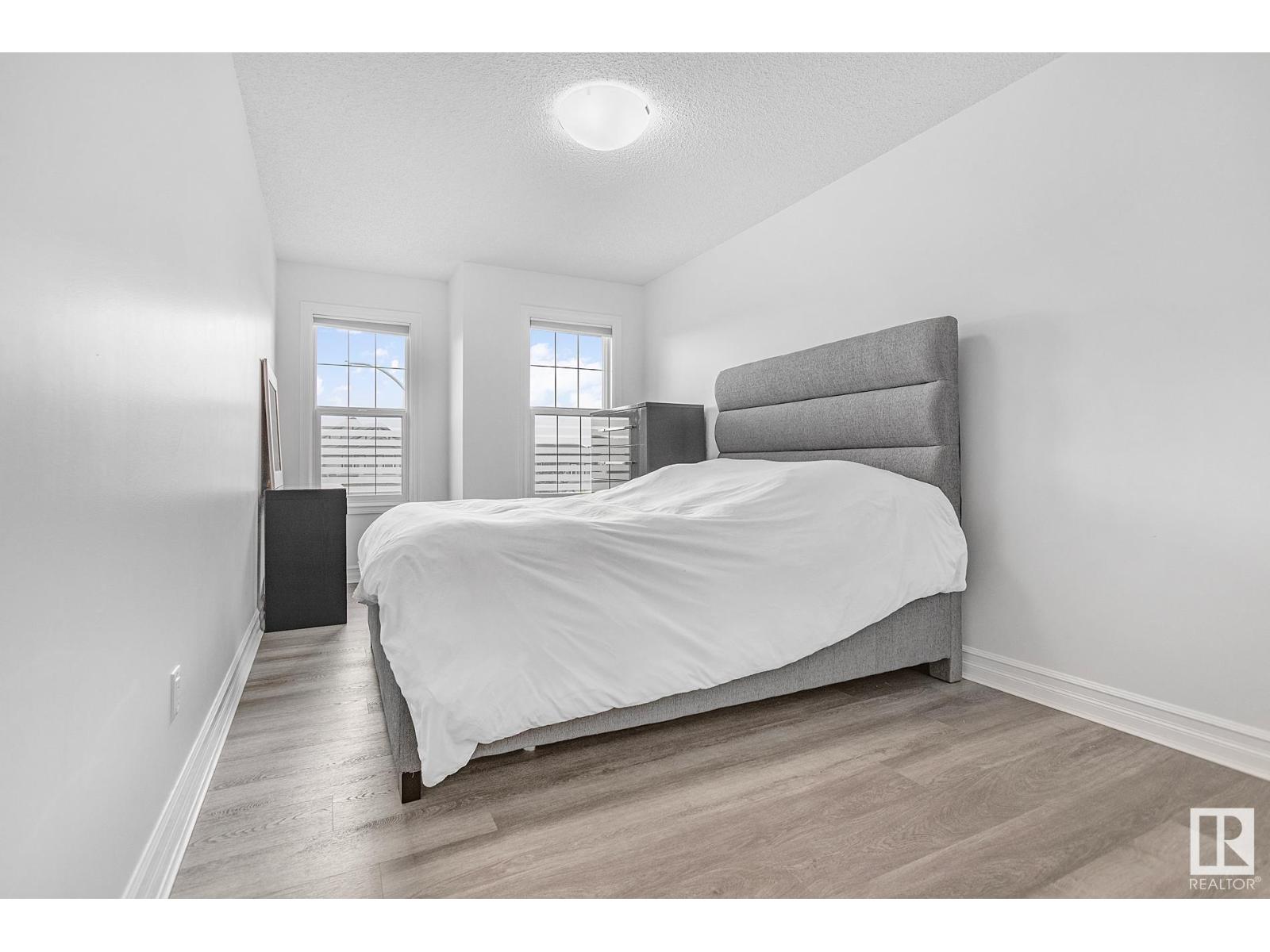 Photo 2 of 16415 138 St Nw, Edmonton AB