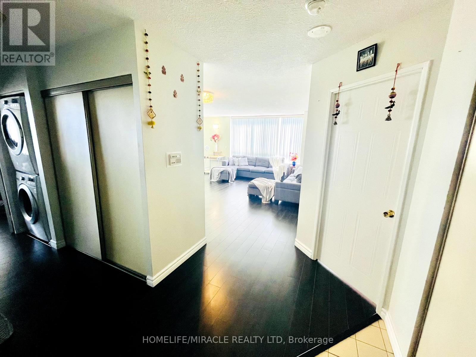 Photo 7 of 1813 5 Greystone Walk Drive, Toronto ON