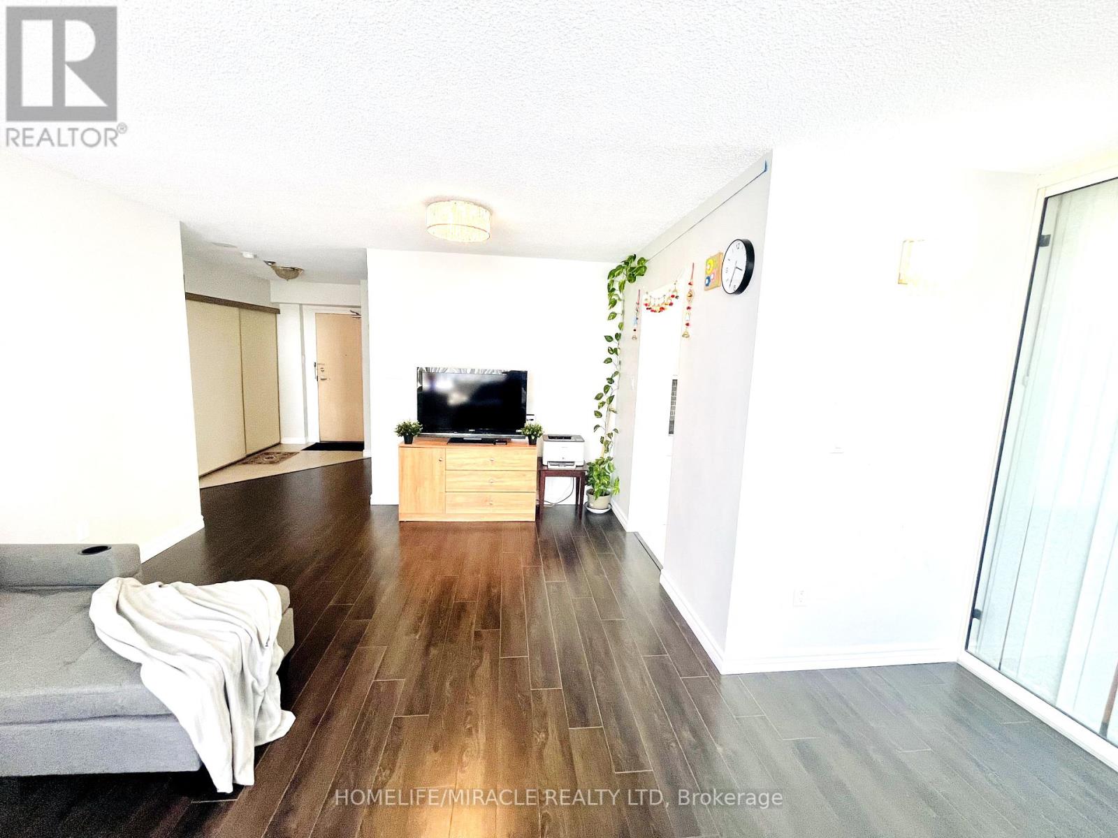Photo 3 of 1813 5 Greystone Walk Drive, Toronto ON