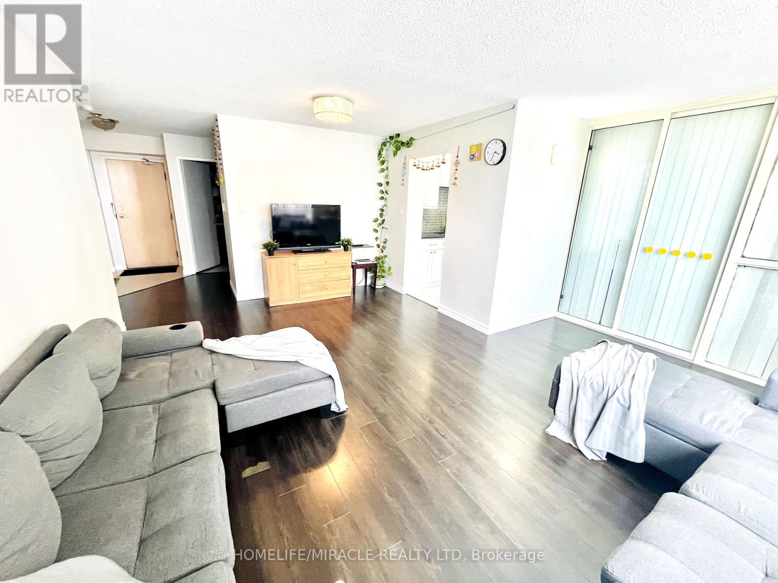 Photo 14 of 1813 5 Greystone Walk Drive, Toronto ON