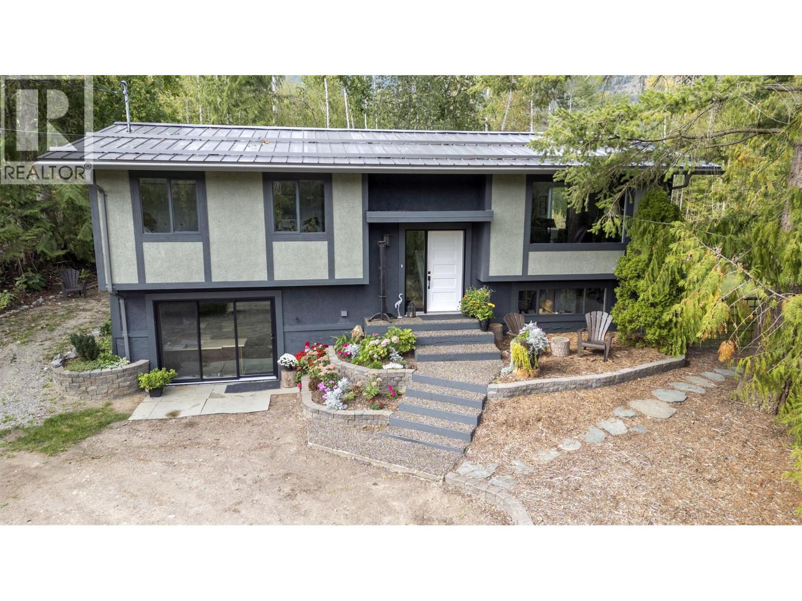 Photo 6 of 4451 42 Street Nw, Salmon Arm BC