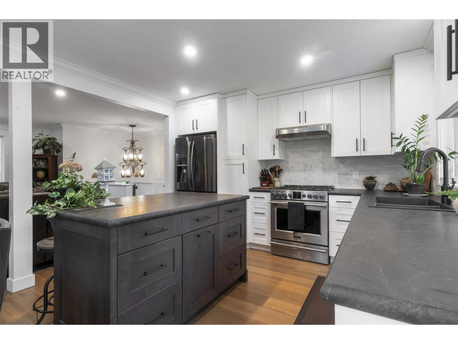 Photo 18 of 4451 42 Street Nw, Salmon Arm BC