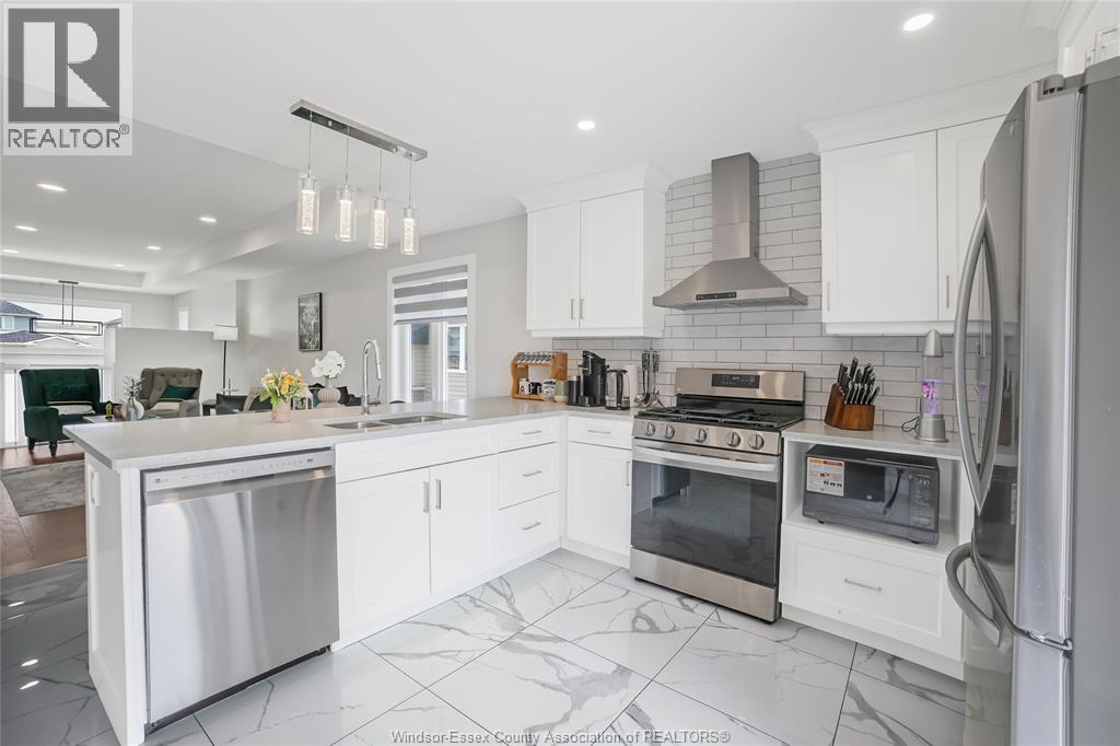 Photo 5 of 794 Keil Drive, Chatham ON