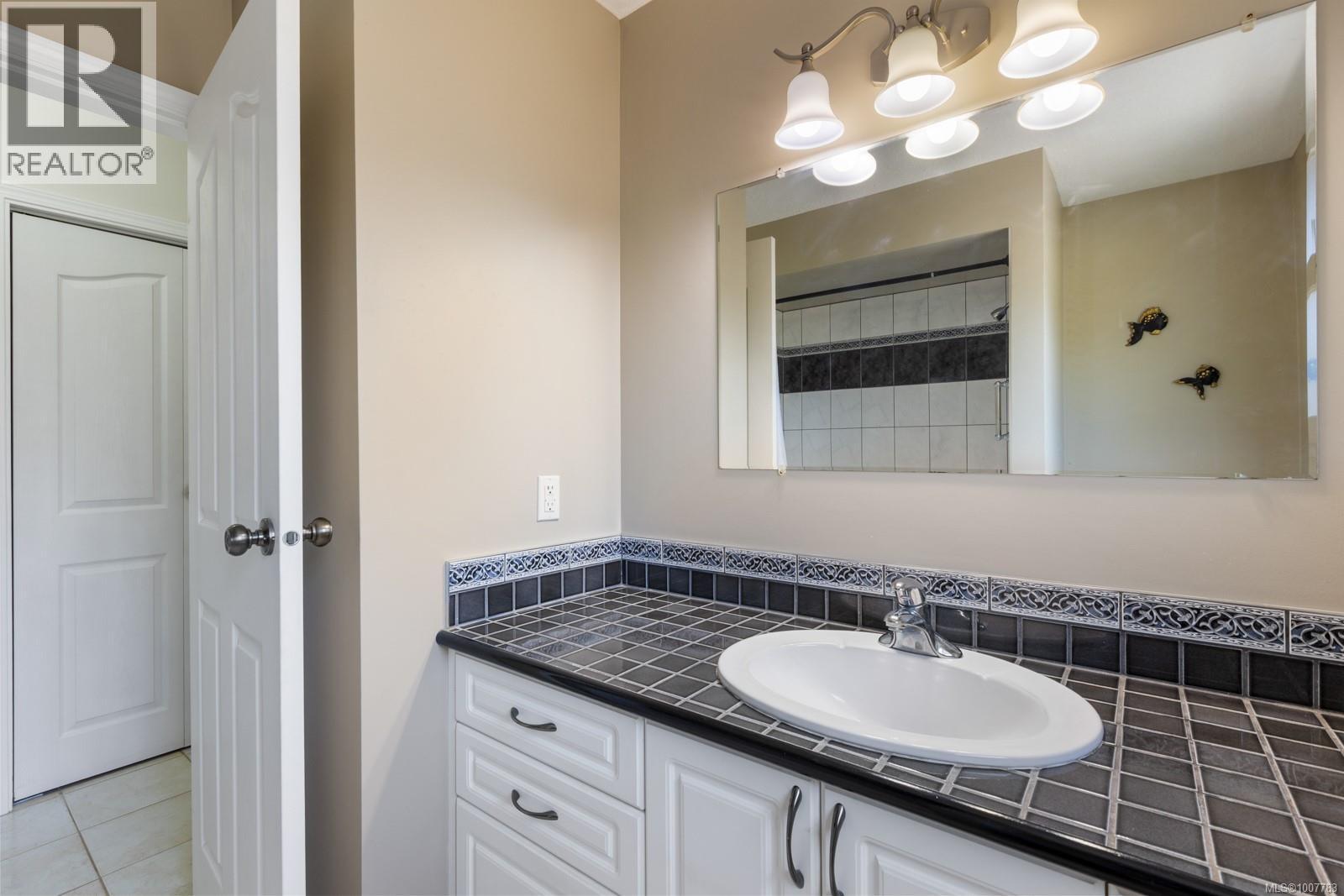 6348 Eagles Dr, Courtenay