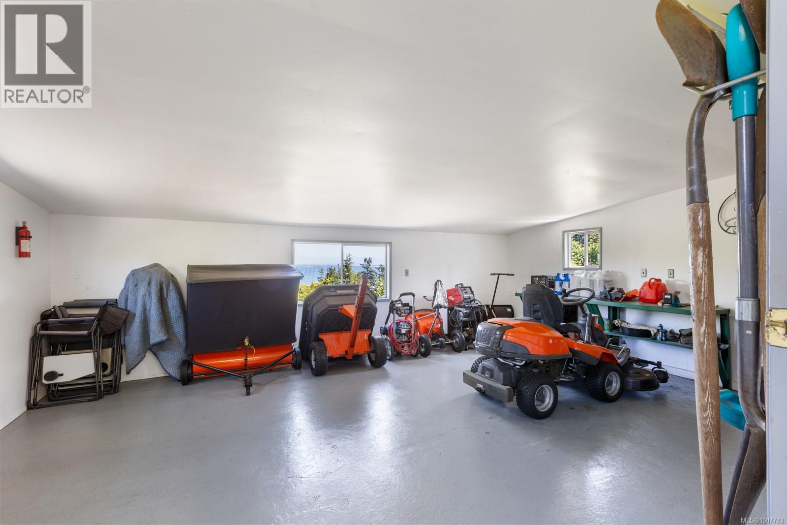 6348 Eagles Dr, Courtenay