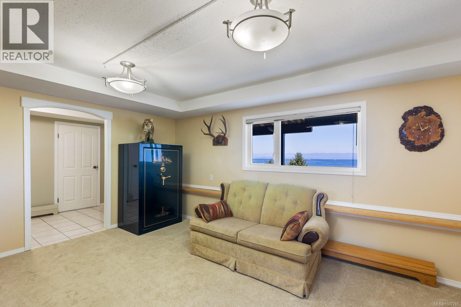 6348 Eagles Dr, Courtenay