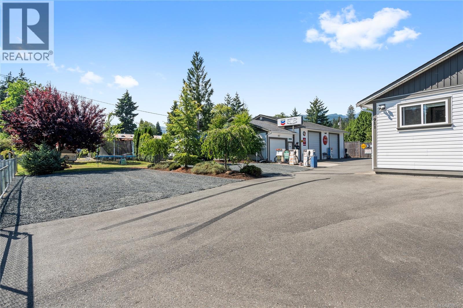 Photo 15 of 911 Poplar Way, Hilliers BC