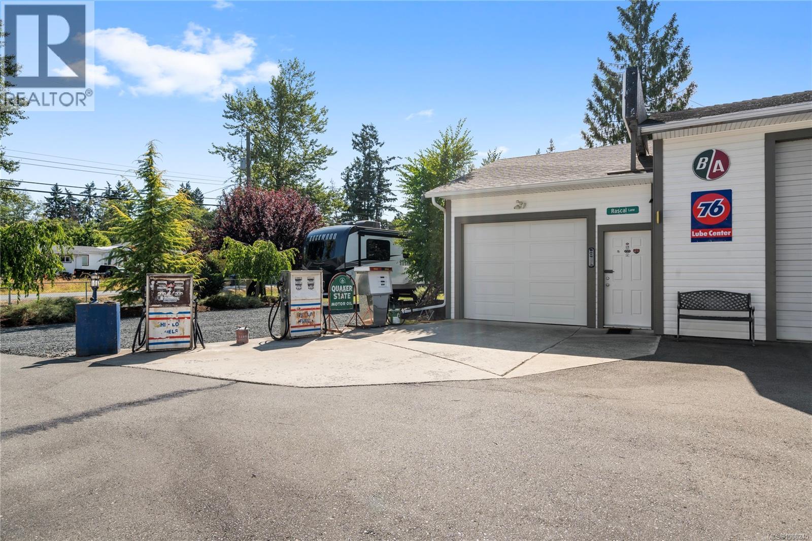 Photo 33 of 911 Poplar Way, Hilliers BC
