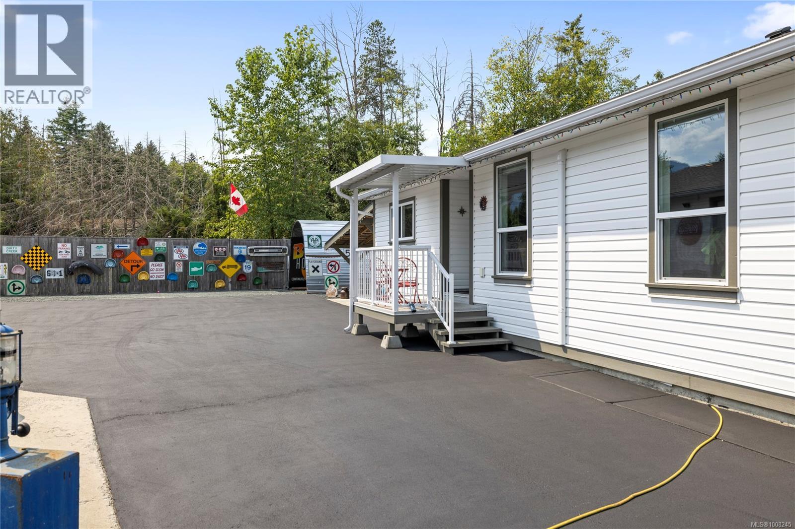 Photo 30 of 911 Poplar Way, Hilliers BC