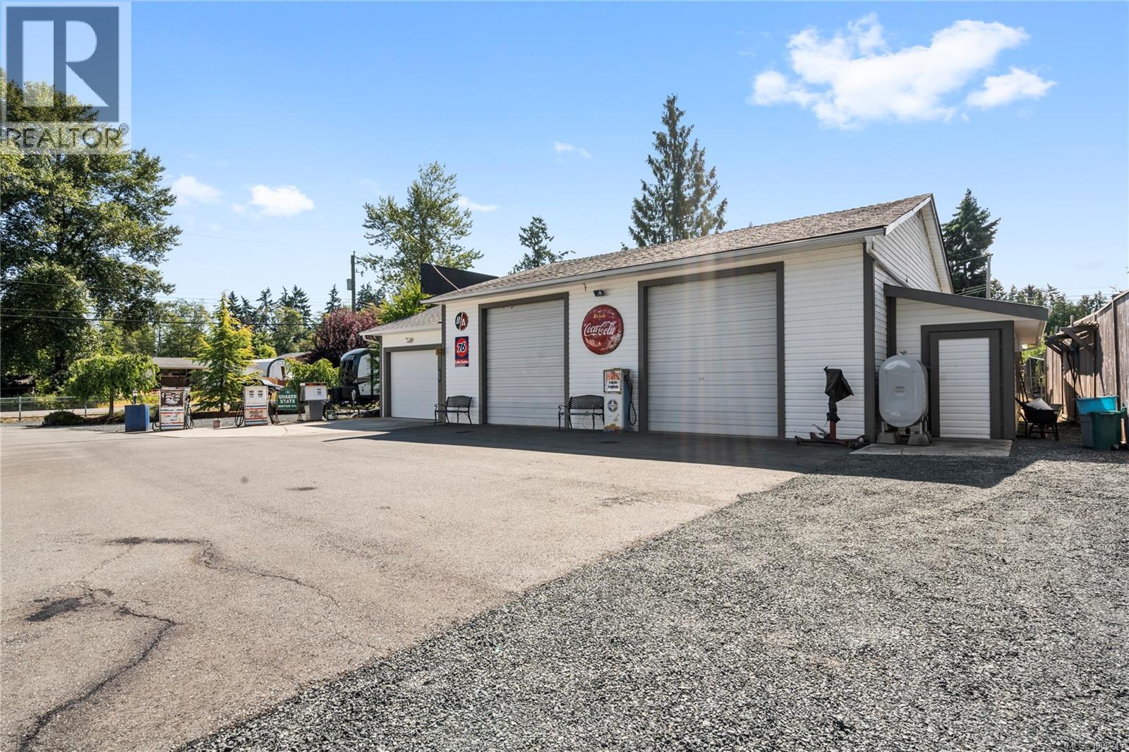 Photo 38 of 911 Poplar Way, Hilliers BC