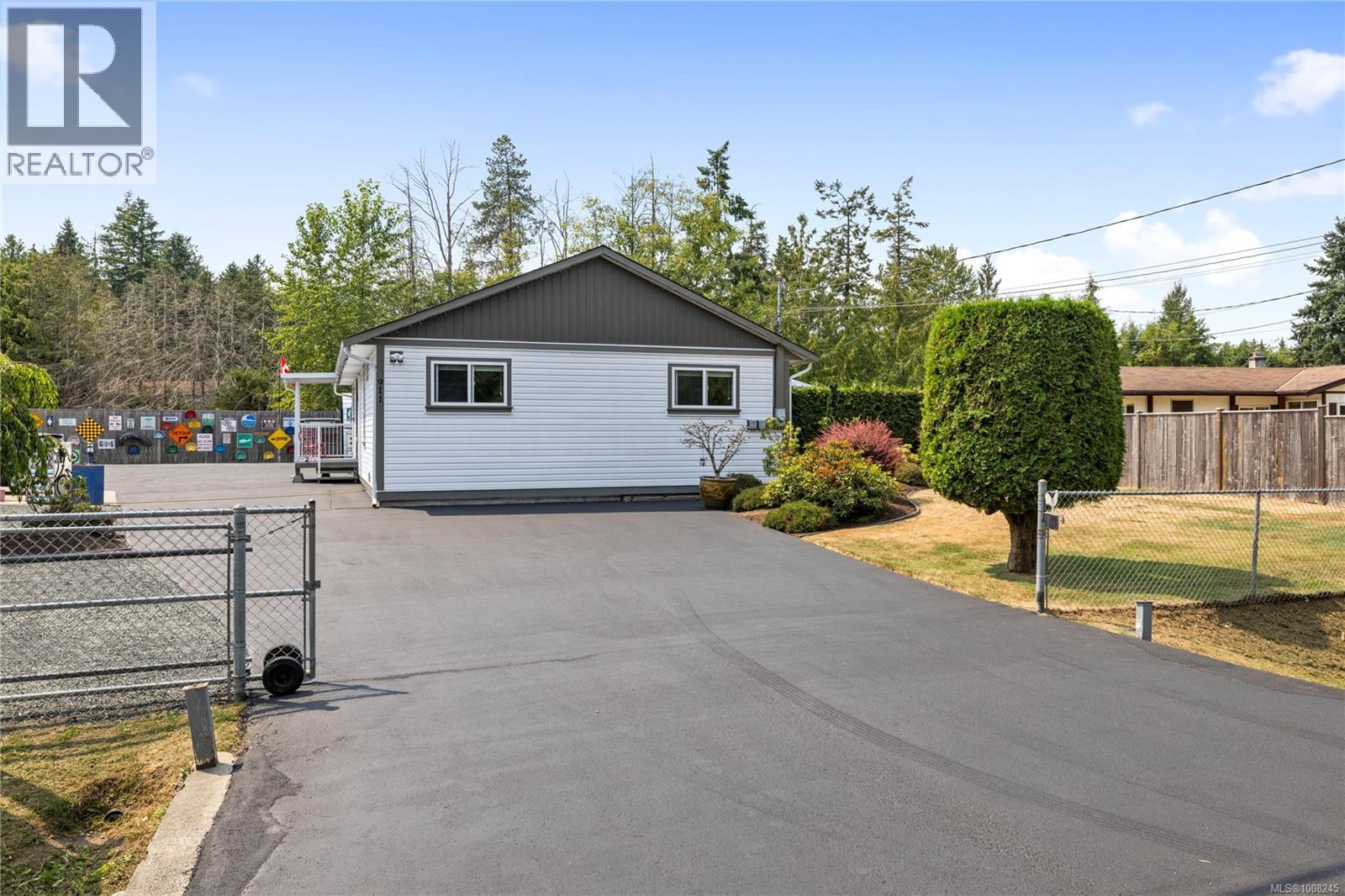 Photo 13 of 911 Poplar Way, Hilliers BC