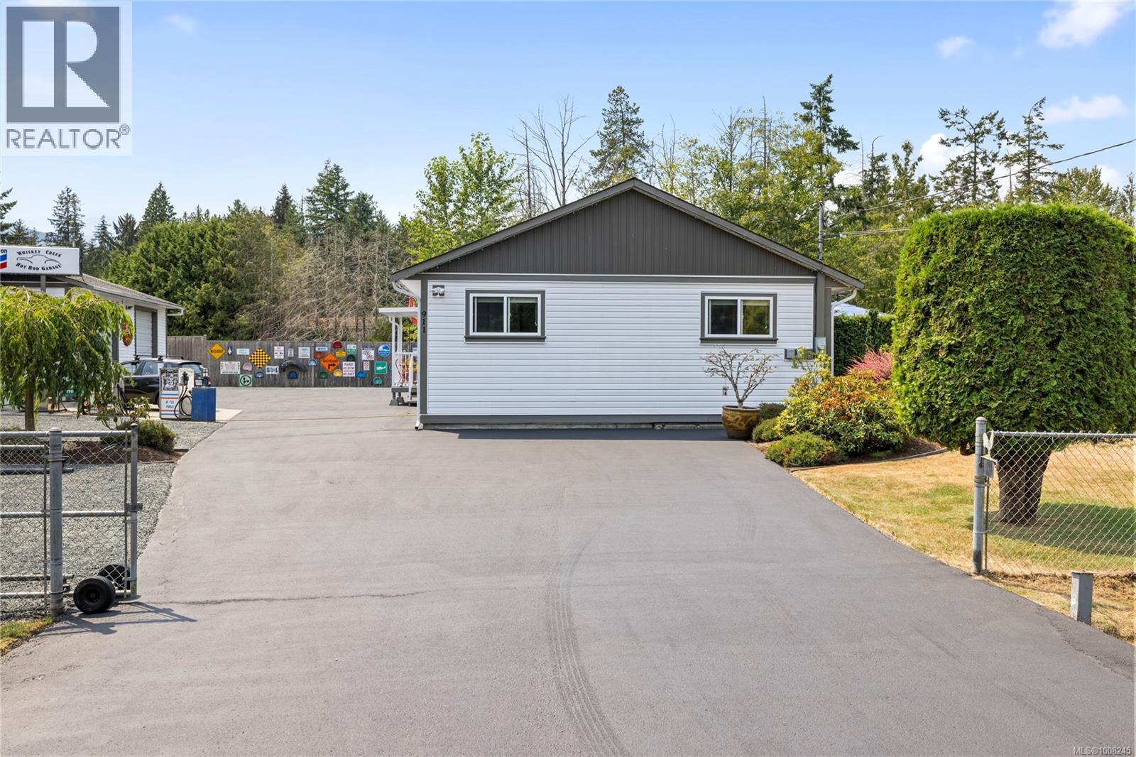 Photo 29 of 911 Poplar Way, Hilliers BC