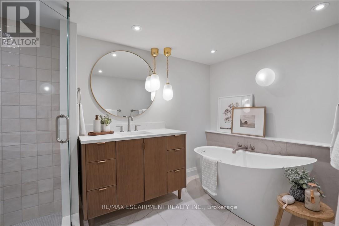 Photo 24 of 403 2190 Lakeshore Road, Burlington ON